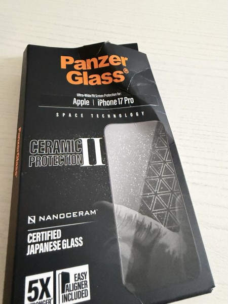 PanzerGlass Ceramic II Displayschutz iPhone 17 Pro Ultra-Wide Fit m. EasyAligner-Copy