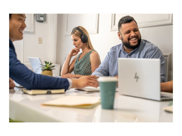 Poly HP Poly Cuffie Poly Voyager Surround 80 UC con connettore USB-C certificate per Microsoft Teams