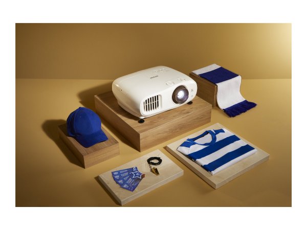 Epson EH-TW7000 - 3000 ANSI lumen - 3LCD - UHD 4K (3840x2160) - 40000:1 - 16:9 - 1016 - 12700 mm (40